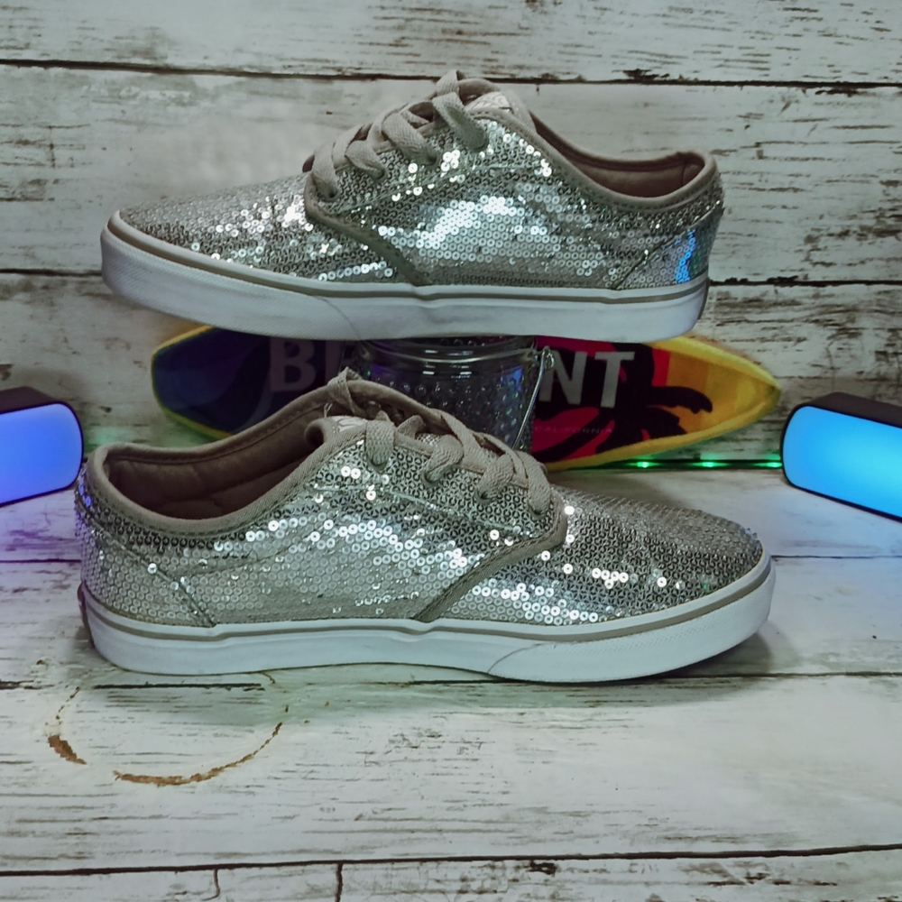 Vans - Picture 2 of 10
